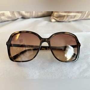 Calvin Klein woman sunglasses